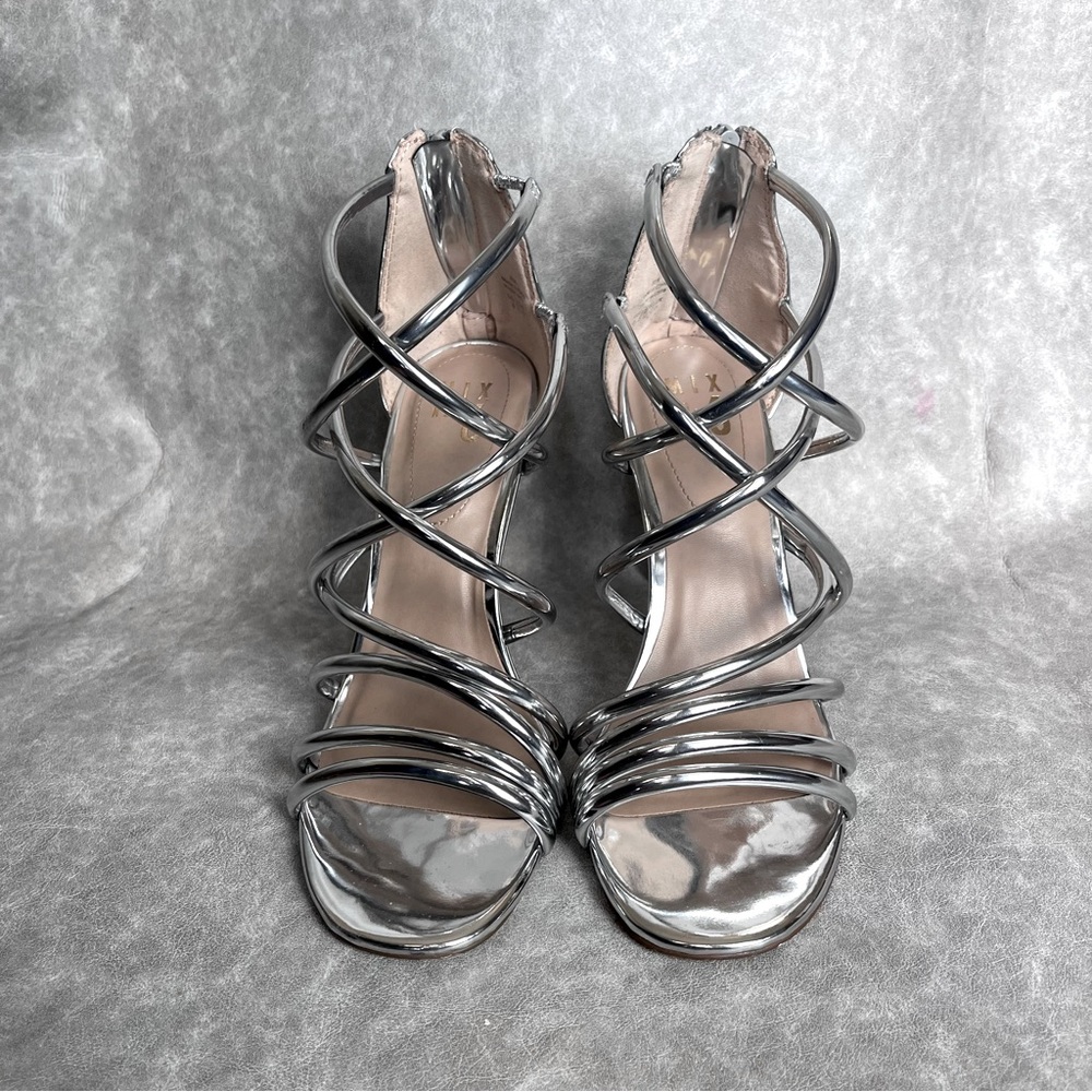 Mix No. 6 Silver Strappy high heels 2👠4$25🎁🎊